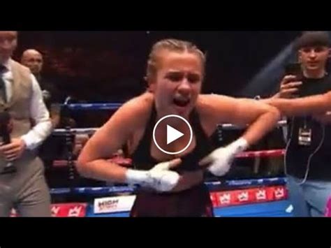 daniella hemsley just flashed the audience|Boxer Daniella Hemsley Flashes After Defeating Aleksandra。